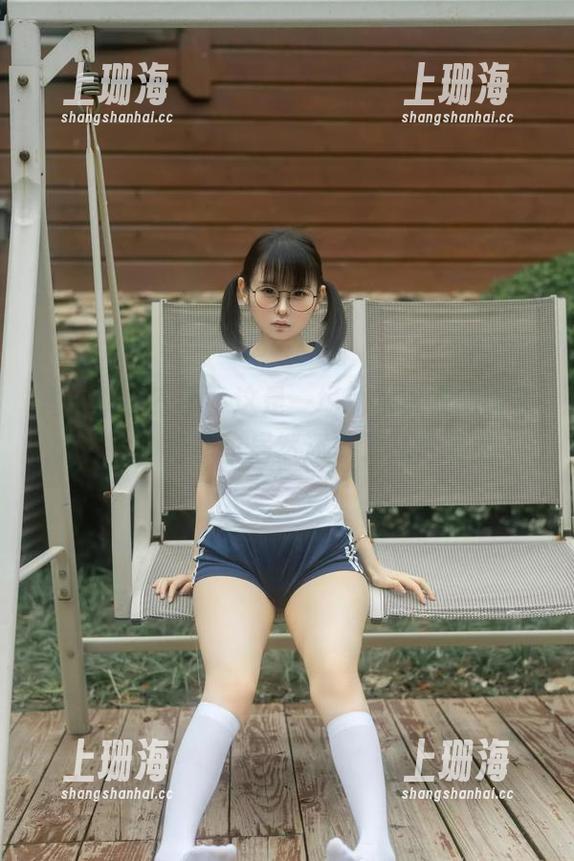 周末聚会？不，这是一场幼水铃衣的图集大冒险，行李里居然还多了几片草地？