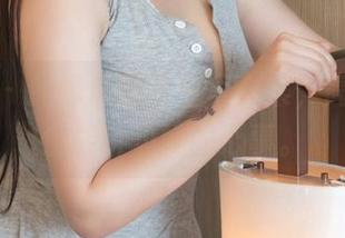 推女神 – 施忆佳的天台写真集，高清得仿佛能听见她的心事。