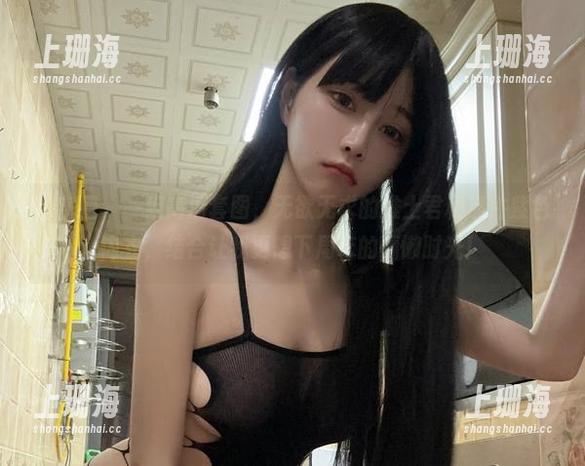 微密圈 - 一组高清套图，无欲无求的推土君和那件紫色内衣，结合让我更想下周末的慵懒时光！