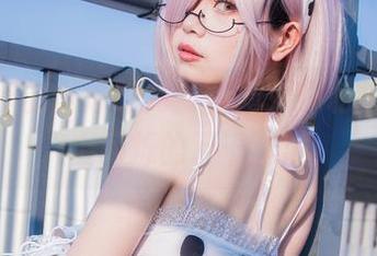 末夜787的游泳时光：蕾姆女仆私拍，水面上闪烁的万千涟漪