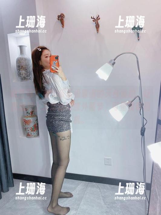 微密圈 - 杨大乐乐很靠谱的天台私拍，让我想起上次窜访的意外情节，可惜没带相机。