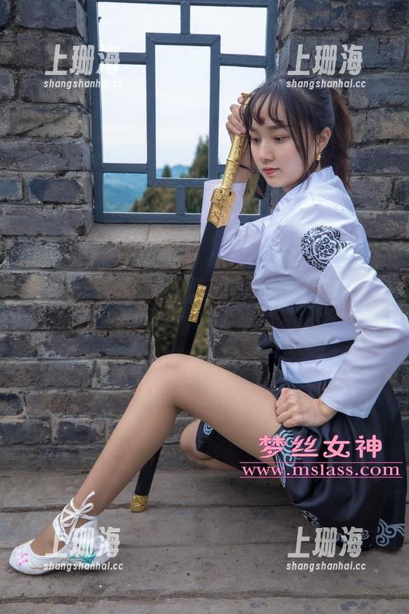 梦丝女神 - 更新了花月舞的作品，裸足图片感觉怪怪的，是我想太多了吗？