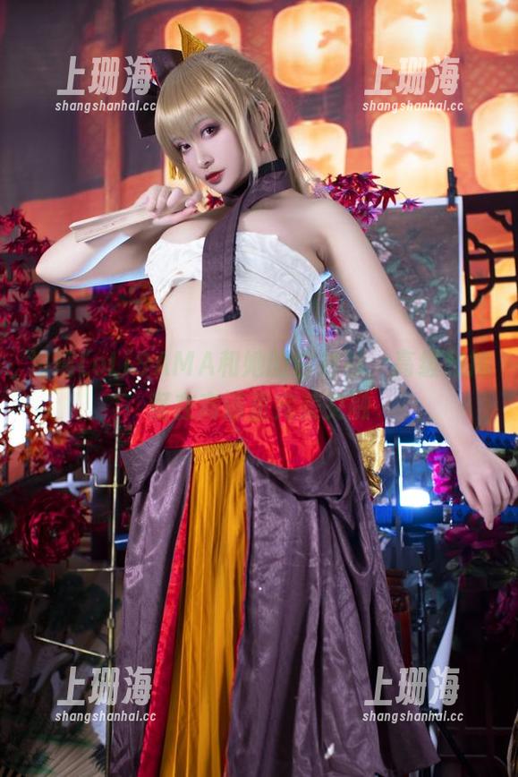 洛璃LoLiSAMA和她的白衬衫，高级和搞怪在高清里完美交融