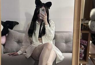 微密圈 – 原图里的女孩，好像捎带了一点玫桃泡芙的甜蜜气息。