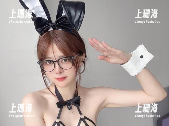 疯狂love眼酱大魔王w的黑丝近期精私拍，图片多到让我凌乱
