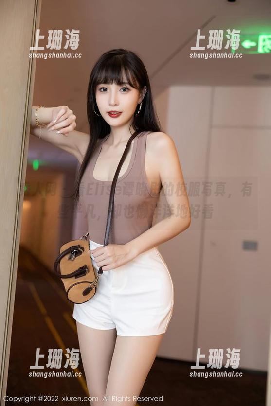 秀人网 - 看Elise谭晓彤的校服写真，有些平凡，却也懒洋洋地好看