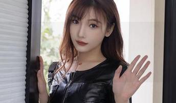 秀人网 – Emily顾奈奈酱的泳衣系列最新大赏，光影交错间到底悸动了多少心灵？