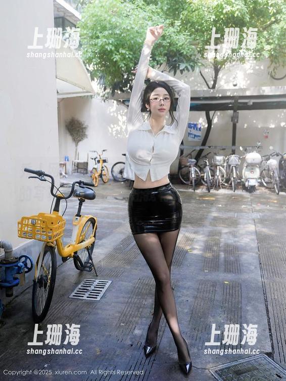 秀人网 - 办公室的日常，总是七米baby的写真集在更新，让我有种想偷懒的冲动。