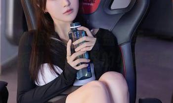 秀人网 – 制服妹子的轻盈舞步——九千柒柒无圣光系列，套图里的小秘密随意散步