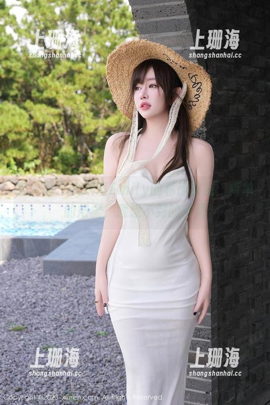 秀人网-大琪琪Emily 秀人网 - 大琪琪Emily的私房棉袜:简单的搭配,意想不到的效果