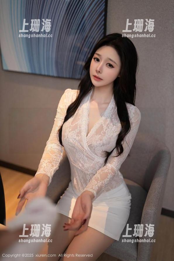 秀人网 - 图包里每一张都让人忍不住想多看一眼，顾乔楠Cora的天使造型果然不简单。