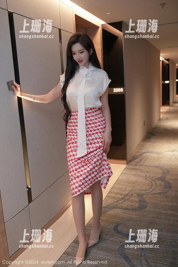 秀人网-黄歆苑 秀人网 - 黄歆苑空姐写真:颜值与福利并存,来不来一票?