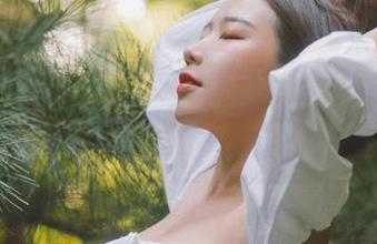 穆零Mu0，那白皙的裸足在写真中的存在合集