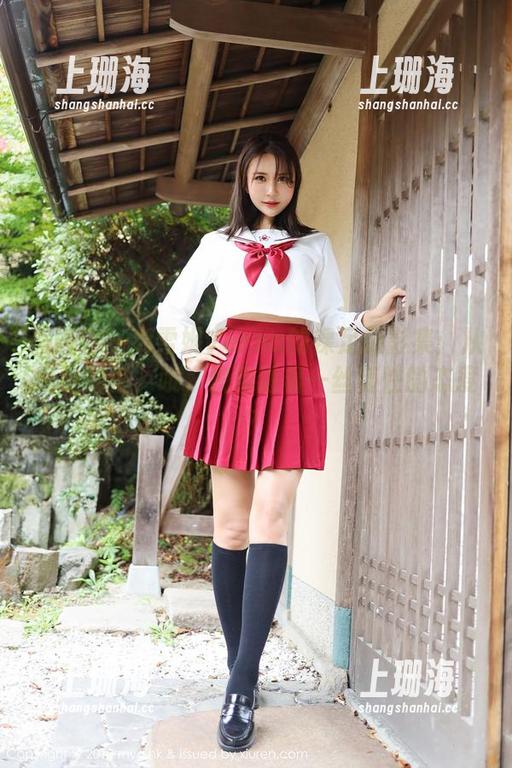 美媛馆-刘雪妮Verna 美媛馆 - 刘雪妮Verna的裸足摄影集:从侧面看去,哦,貌似透着一丝随性的态度?