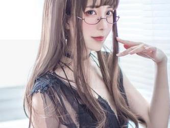 图片不只是个“凛”，翎柒菜菜的机车更是一种态度。