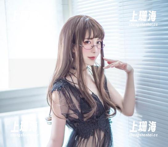 图片不只是个“凛”，翎柒菜菜的机车更是一种态度。