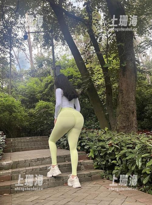 微密圈 - 高管不必严肃？艾拉·isla办公室写真集分享给你