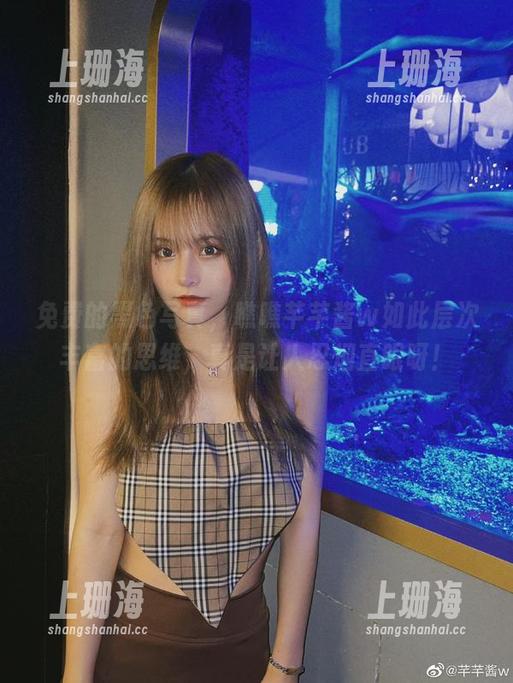 免费的黑色写真，瞧瞧芊芊酱w如此层次丰富的思维，真是让人忍烟直眼呀！