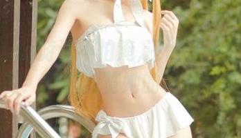 花柒Hana游泳不怕淹,还怕装不会游泳的资源！快去浏览她的写真集呀！