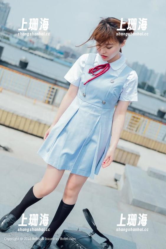 菠萝社 - 晓茜sunny的校服美图：上课学霸，下课女神，评分给100分！