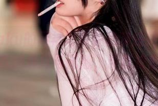 落落Raku的网袜写真轻松穿搭指南，分享我的选择与困惑，帮我决定！