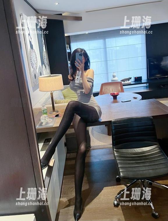 微密圈 - 黑色不再平淡，葛征的图集让我看到了不一样的深度