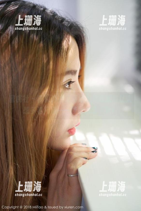 蜜桃社-李颖诗 蜜桃社 - 李颖诗在家闲逛,这套图真让人想多看几遍——帧帧都想下载!