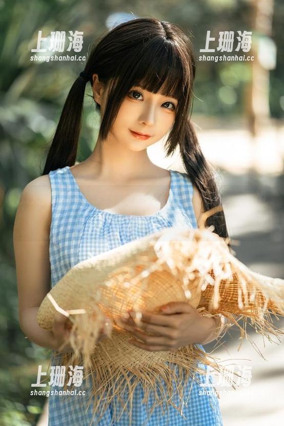 COS+蠢沫沫=让人对夏日有点期盼，不说了，我要去翻看那几张照片。