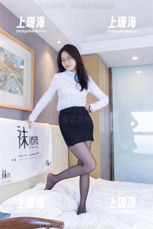 袜啵啵 - 原图揭晓！小甜豆的裸足，竟然给我一种很莫名其妙的清新感。