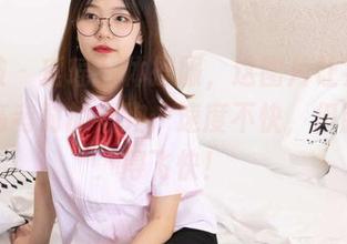 袜啵啵 – 瑶瑶、体操服，这图片让人想起那年高考时的晨跑…速度不快，但脑袋转得飞快！