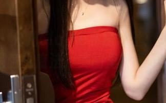 语画界 – 允儿Claire私房黑丝：是制服还是隐形魔法？美图里的真相！