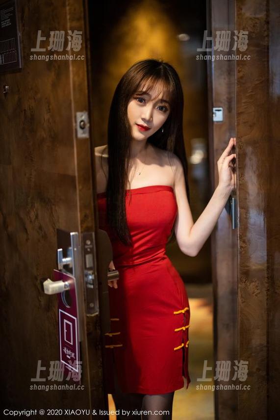 语画界-允儿Claire 语画界 - 允儿Claire私房黑丝:是制服还是隐形魔法?美图里的真相!
