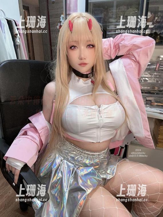 云朵中徘徊的贝贝琪Becky奶牛作品，自拍也能如此“乡村兴奋”？