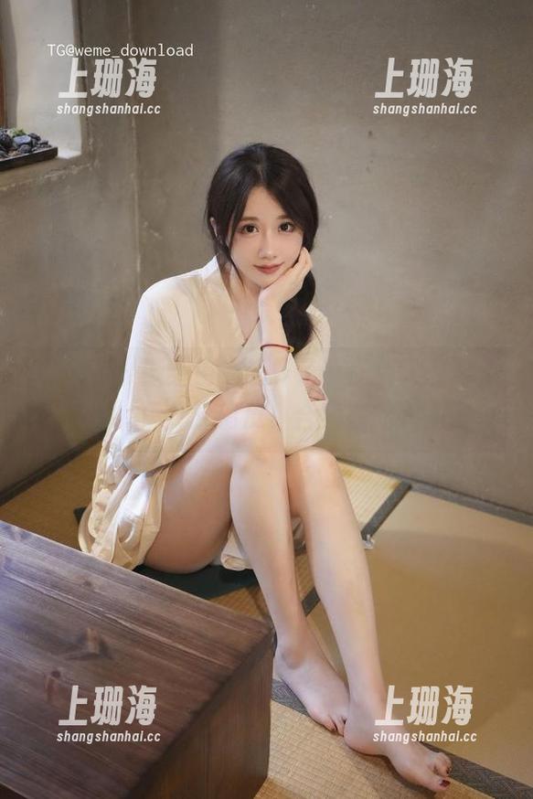 轩子巨二兔 微密圈 - 酒红色,让轩子巨二兔的迷离更添几分俏皮,合集在此