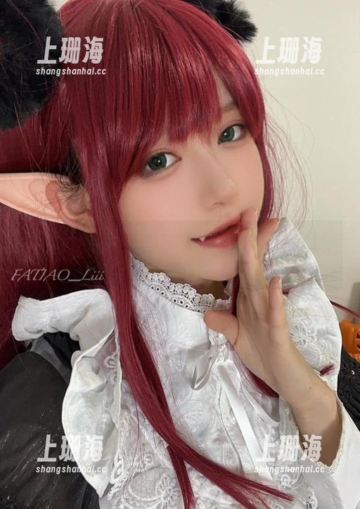 迷之呆梨又来了，礼服cos让人忍不住多看几眼