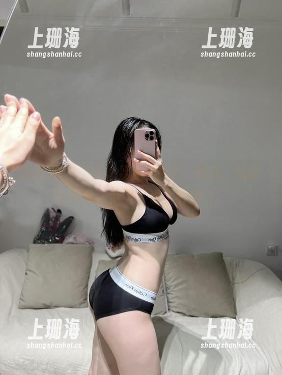 微密圈 - ‘铁锤姐姐+网袜’组合，这些图集太‘免费’也太会撩了！