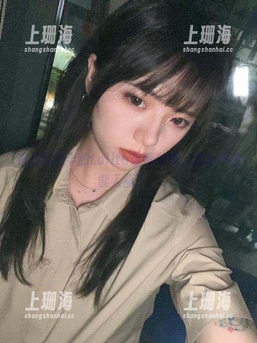 看过闪月半的Lolita草莓美图，我觉得我能入画了。