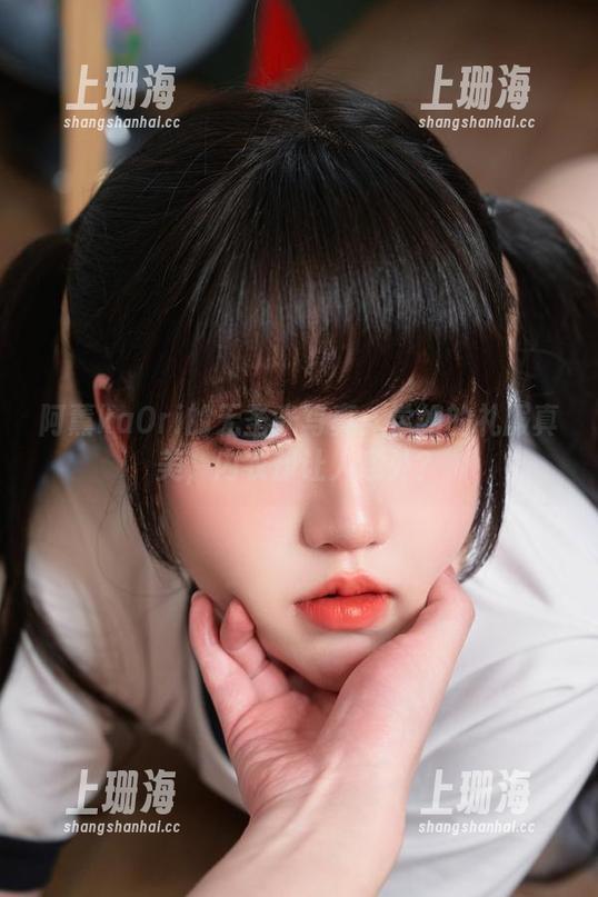 阿薰kaOri的无圣光写真：学姐的礼服真美，内衣却让人意外？