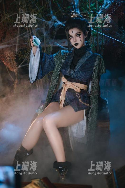 阿薰kaOri的女友，原图时而温柔时而俏皮，图册翻得不能自拔，未来也许有个“阿薰kaOri控”诞生了。