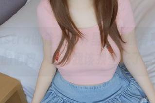 雪晴Astra的修女写真里，仿佛有种黑暗的俏皮，也许我该换壁纸了。