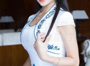 青豆客 – 施忆佳Kitty酱的光芒：原图里的婚纱，感觉要被晃瞎了眼啊！
