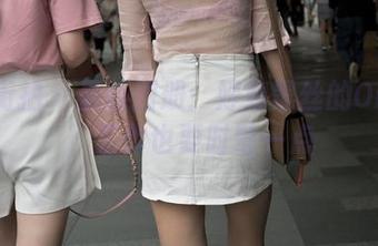 魔镜街拍 – 最新图册：婷婷黑丝的OL日常，工作也要时髦一点