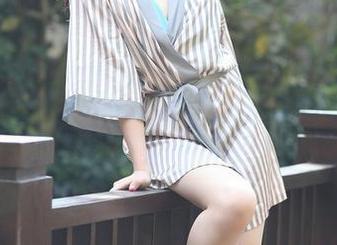 魔镜街拍 – 写真集赏析：艾小青的旗袍街拍，脑洞大开的原图