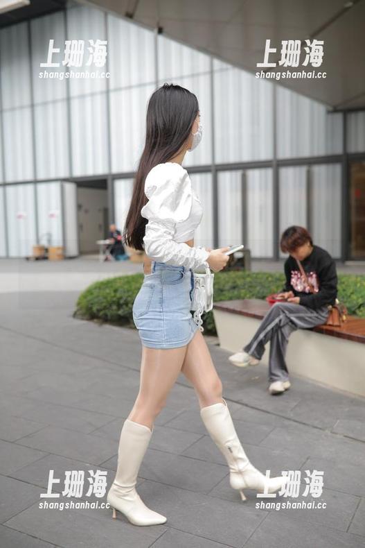 魔镜街拍-艾小青 魔镜街拍 - 向艾小青学习:把资源化作剧情,绝了!